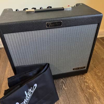 Fender Tone Master FR-10 1000-Watt 1x10" Active Guitar Speaker Cabinet with Cover image 3