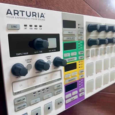 Arturia BeatStep Pro MIDI Controller White image 4
