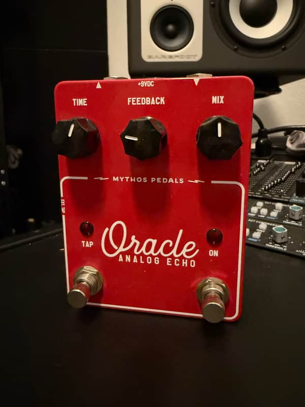 Mythos Pedals Oracle Analog Echo 2021 - Red image 1