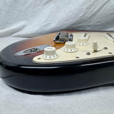 Fender American Stratocaster Guitar with Case 2000 - 3-Color Sunburst / Rosewood fingerboard image 16