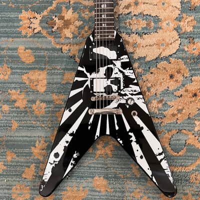 Epiphone Robb Flynn Signature "Love / Death" Baritone Flying V 2011 - Ebony with Love / Death Graphic image 9
