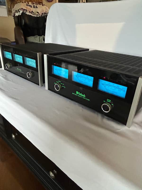 McIntosh MC7205 200-Watt 5-Channel Solid State Power Amplifier 1998 - 2001 - Black image 1
