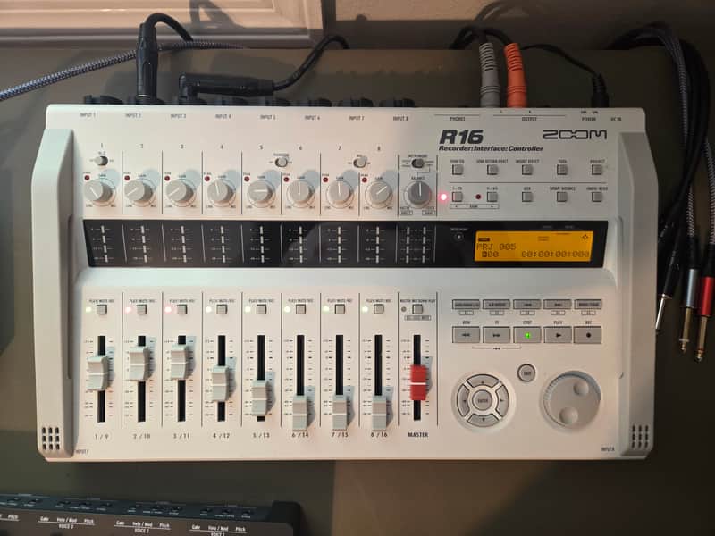 Zoom R16 USB Audio Interface / Digital Multitrack Recorder / Control Surface 2010s - White image 1