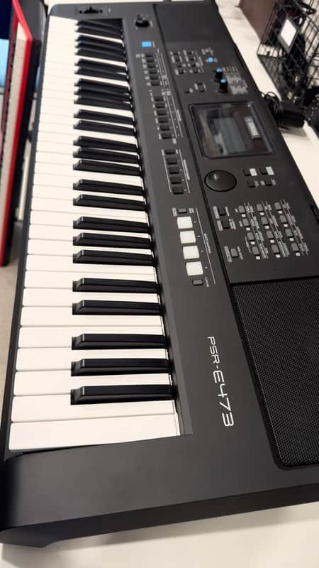 Yamaha PSR-E473 61-Key Portable Keyboard 2021 - Present - Black image 1