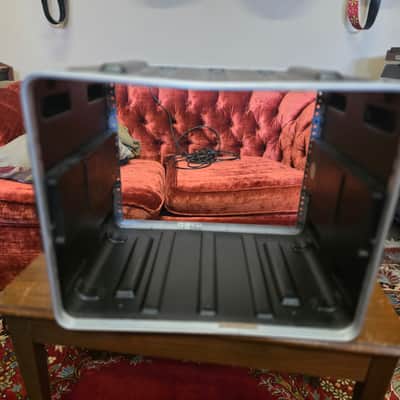 SKB 8u Rack Case Molded image 4