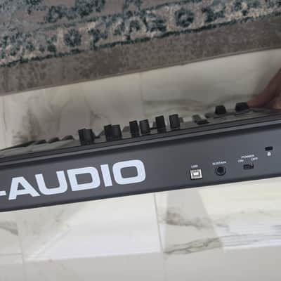 M-Audio Oxygen 25 MKV MIDI Keyboard Controller 2021 - Present - Black image 2