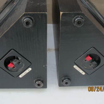 Memorex TRC-505 2 Way Corner Mount Speakers. One Pair image 15
