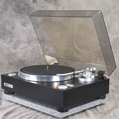 YAMAHA GT-750 Direct Drive Record Player Turntable in Very Good Condition image 2