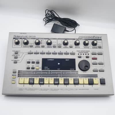 Roland MC-303 Groovebox