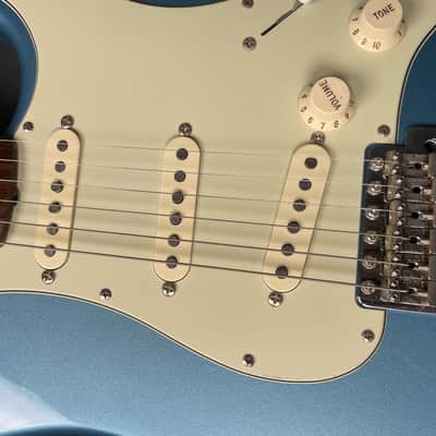Fender Standard Stratocaster Electric Blue Metallic MIM 2004 Rosewood w/ Fender Tweed Hard Case image 9