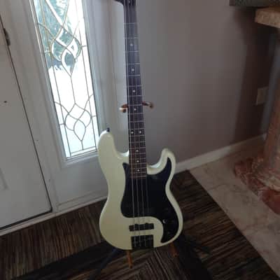 Fender Vintage Duff McKagan Jazz Bass 1980s white (Not re-issue) image 3