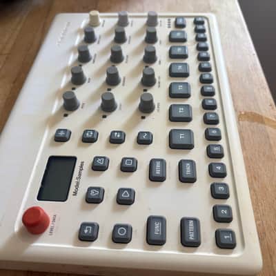 Elektron Model:Samples 2019 - 2020 - White image 2
