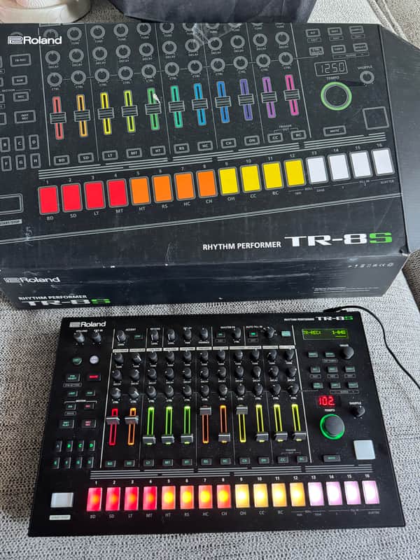 Roland TR-8S AIRA Rhythm Performer with Sample Playback 2018