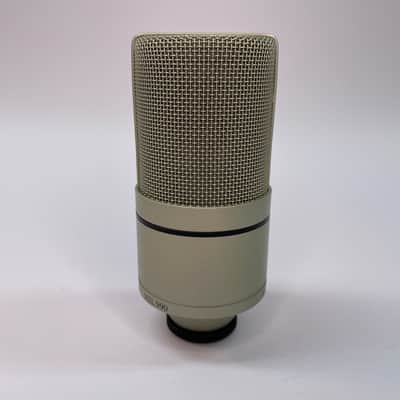 MXL 990 Large Diaphragm Condenser Microphone – w/ Shock Mount, Clip & Case – Clean image 6