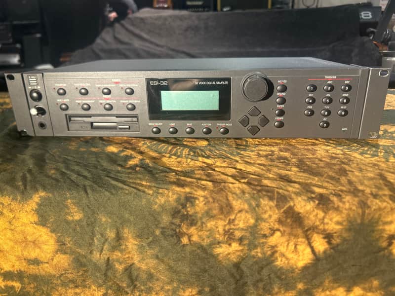 E-MU Systems ESI-32 Rackmount 32-Voice Sampler Workstation 1994 - Black image 1