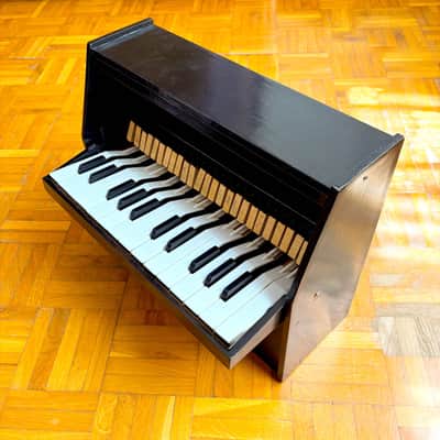 Mysterious Antique Wooden 25-Keys Upright Real Toy Piano probably made in France in 1950s! Read the full ad! image 4