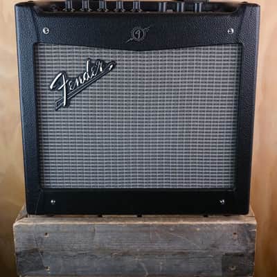 Fender Mustang I V.2 20W Modelling Guitar Amplifier – Good Condition image 1