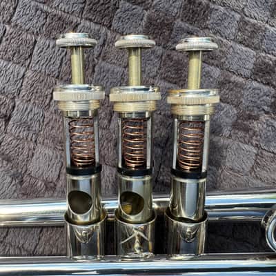 Gently Used Getzen Eterna Flugelhorn and Trumpet Combo with mouthpieces and case image 19