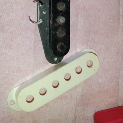 FENDER STRATOCASTER PICKUP 1979 Grey Bottom, meter read 5.63 image 8