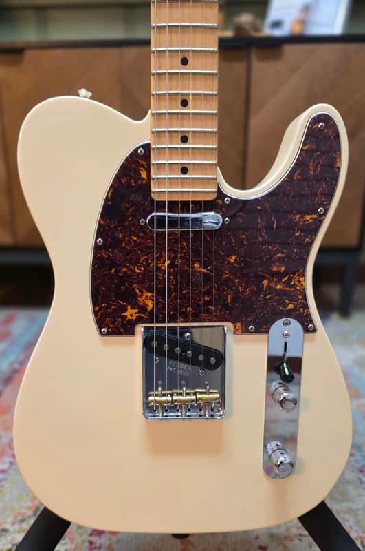 FENDER AMERICAN SPECIAL TELECASTER ELECTRIC GUITAR OLYMPIC WHITE  W CASE - 2013