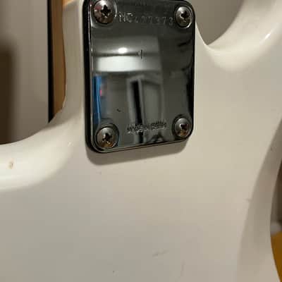 Squier Bullet Series Standard Stratocaster 1995 - 1996 - Arctic White image 10