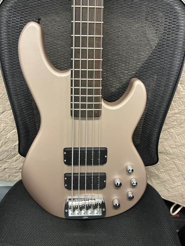 G&L M-2500 Ash Body, Ebony Fretboard, Quartersawn Neck