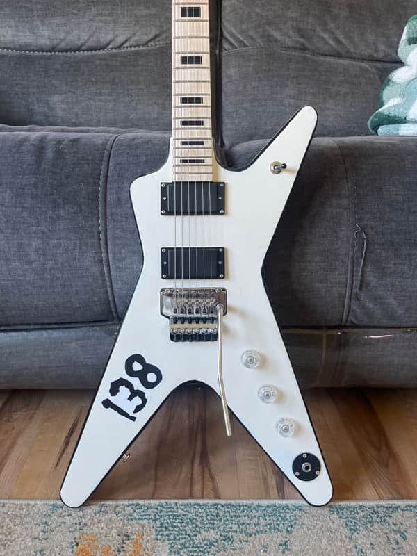 Custom ML Guitar, WHITE / Black image 1