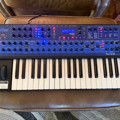 Dave Smith Instruments Mono Evolver Keyboard - 32-Key MEK Synthesizer Blue with Wood Sides