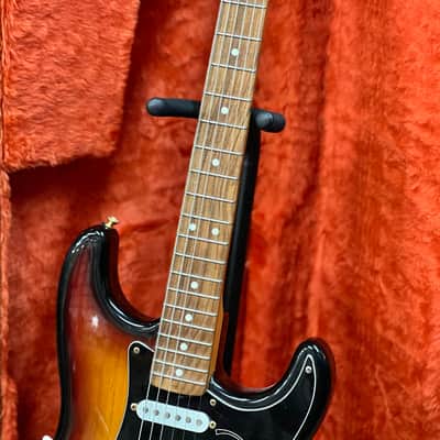 1992 Fender Stevie Ray Vaughan Stratocaster with Pau Ferro Fretboard - 3-Color Sunburst image 3