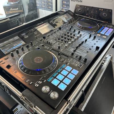 Used pioneer RZX Dj Controller w/ 3 screen and 2 laptop controller with live in prox case image 3