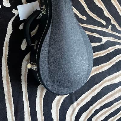 TKL Hard shell Mandolin Case - Black with Olive green plush interior image 3