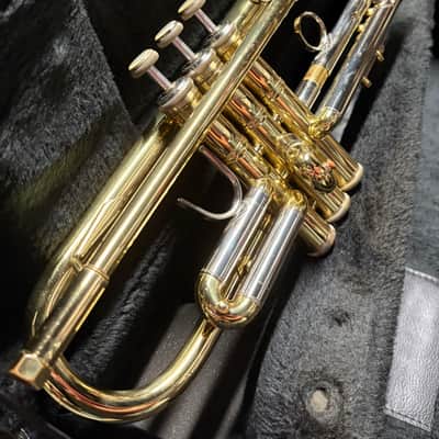 Bach Stradivarius Trumpet Model 37, Brass Finish image 2