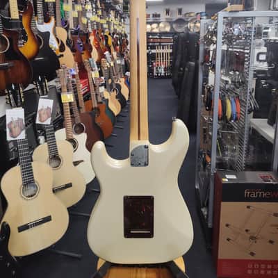 Fender American Deluxe Stratocaster HSS Electric Guitar w/ Case- Olympic White image 4