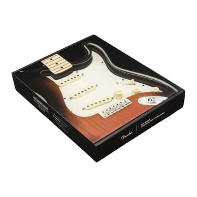 Fender Pre-Wired Strat® Pickguard, Vintage Noiseless SSS, Parchment image 3