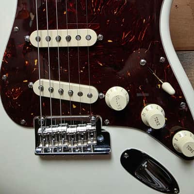 2025 Fender American Professional II Stratocaster® (Pre-Owned) - Olympic White w/ Hard Case image 5