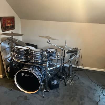 Diamond electric drums with magnet, track, drum symbols, and a Roland rack system with cables Diamond, electric drums and magnet track drum Cymbals and Roland 2022 - Oyster finish for the drums silver for the Cymbals silver for the drum rack image 2