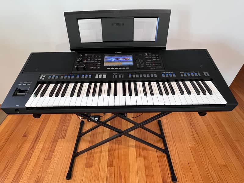 Yamaha PSR-SX720 61-Key Arranger Workstation 2024 - Present - Black image 1
