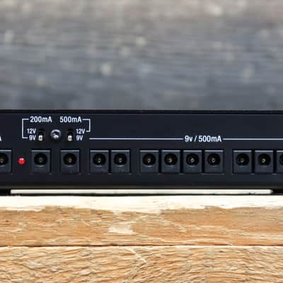 Voodoo Lab Pedal Power 3 PLUS 12 Isolated 500mA DC Outputs / X-Link Power Supply image 5