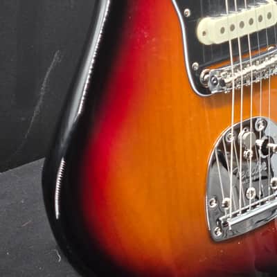 Fender 0114990300 American Professional Classic Jaguar®, Rosewood Fingerboard, 3-Color Sunburst image 3