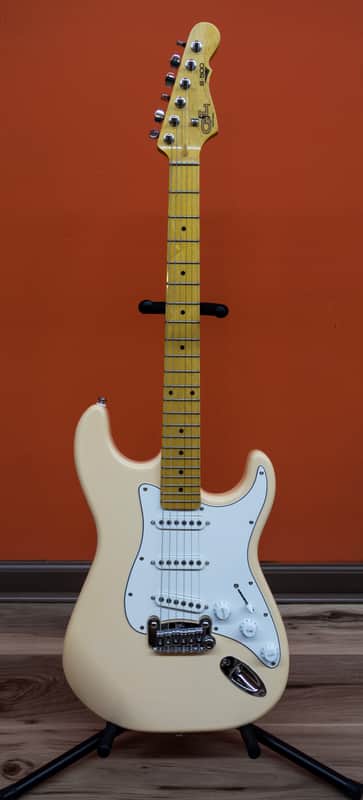 G&L Tribute Series S-500 with Maple Fretboard