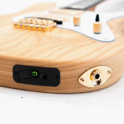 Jamstik Deluxe MIDI Guitar -Natural Wood - White Pick Guard  - Hard Shell Case - B-Stock image 3