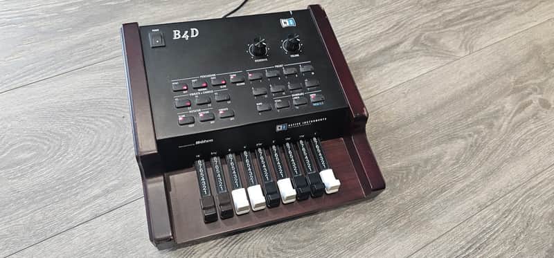 Native Instruments B4D Drawbar Organ Controller imagen 1