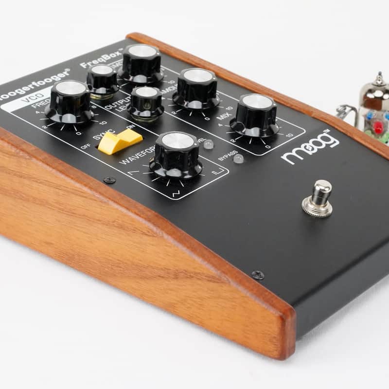 Moog Moogerfoog Moog Moog Moogerfooger MF-107 FreqBox Synthesi…