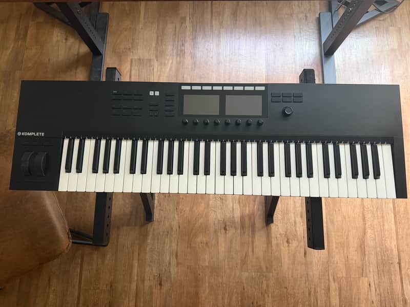 Native Instruments Komplete Kontrol S61 Mk2 2010s - Black image 1