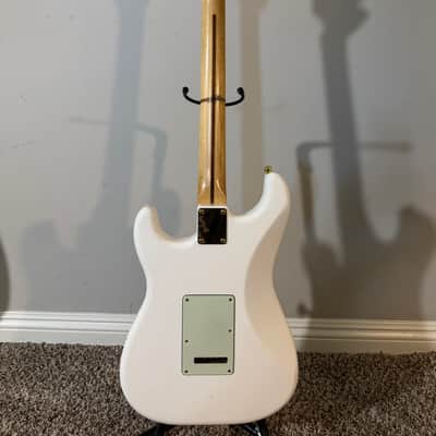 Fender Player Stratocaster with Maple Fretboard 2018 - 2024 - Polar White (UPGRADED) image 2