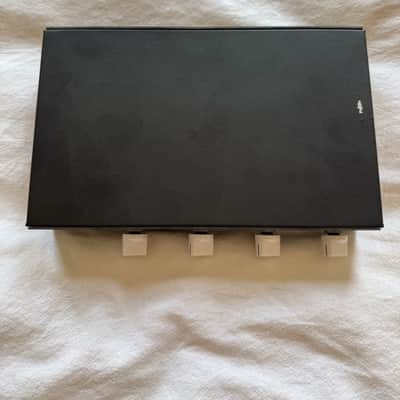 de Lisle de Lisle Amp-Speaker Selector V3 Cabinet Signal Router Switcher with Attenuator Loop - GREAT CONDITION! image 2