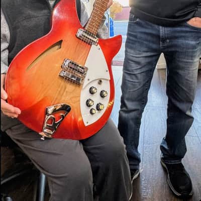 Rickenbacker 330 - 6 String model- Two Toaster pickups - 'R' tailpiece 1967 - Fireglo - One Owner Guitar - VERY CLEAN Bild 22