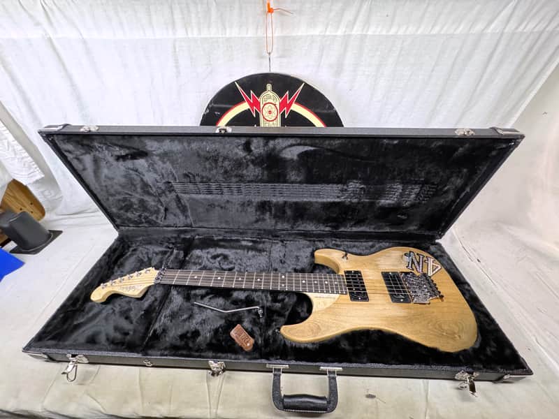 Washburn USA Signature Series 4N-D-U Nuno Bettencourt Signature Model Guitar with Case