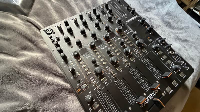 Allen & Heath XONE:DB4 4-Channel Digital DJ Mixer with Effects 2010s - Black imagen 1