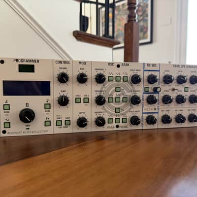 Studio Electronics SE-3X Special Edition (White Panel) - 3-Voice Paraphonic Analog Synth w/ Internal Feedback Loop